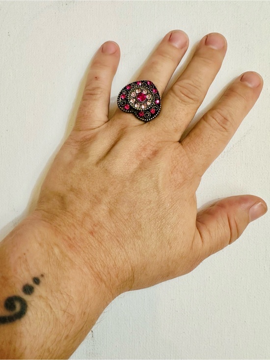 Jewelry - NIP Pink Rhinestone Heart Ring